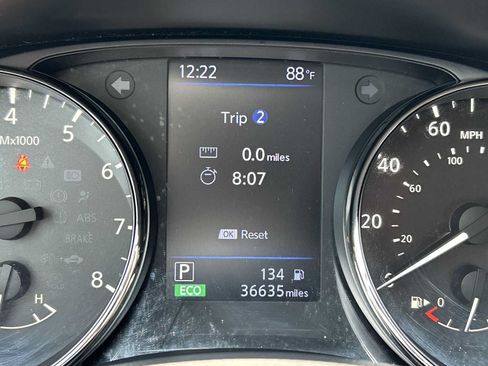 Used 2020 Nissan Rogue SV AWD/4WD image 16