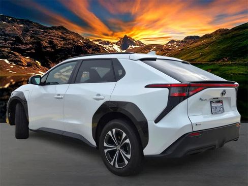 Used 2025 Toyota bZ4X FWD image 4