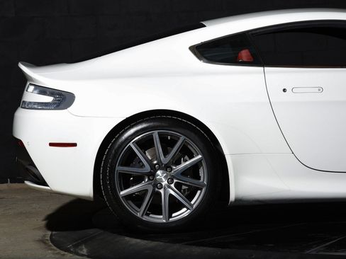 Used 2013 Aston Martin V8 Vantage Coupe image 28