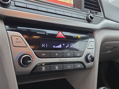 Used 2017 Hyundai Elantra Limited image 8