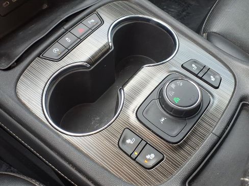 Used 2021 GMC Acadia SLT image 12