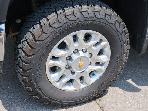 Used 2024 Chevrolet Silverado 2500 LT image 7