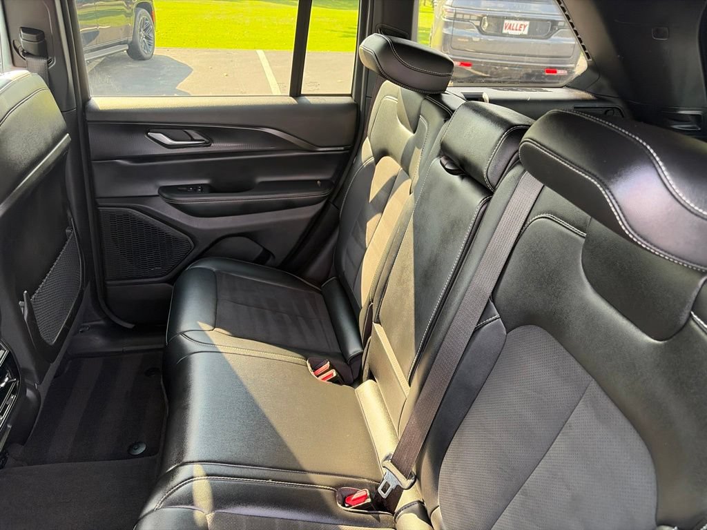 Certified 2025 Jeep Grand Cherokee Altitude AWD/4WD image 22