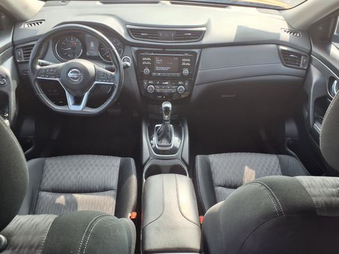 Used 2017 Nissan Rogue SV image 11