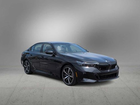 Used 2027 BMW 550e xDrive AWD/4WD image 2