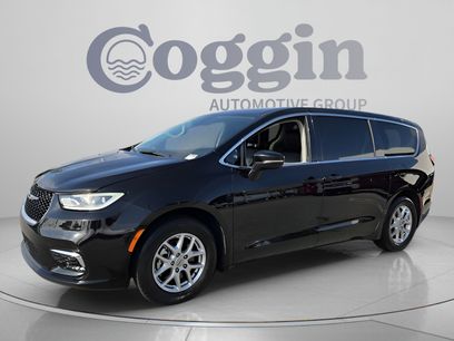 Used 2024 Chrysler Pacifica Touring-L