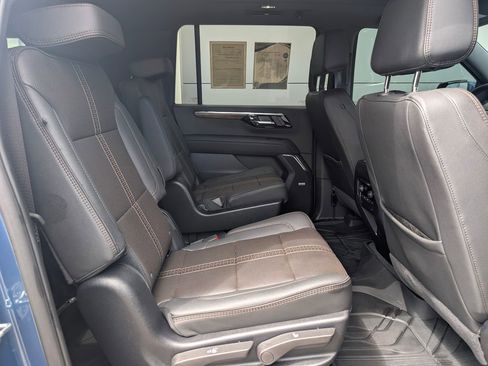 Used 2026 Chevrolet Suburban High Country w/ Sun And Tow Package AWD/4WD image 16