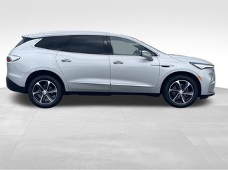 Used 2022 Buick Enclave Essence w/ Sport Touring Edition video 2
