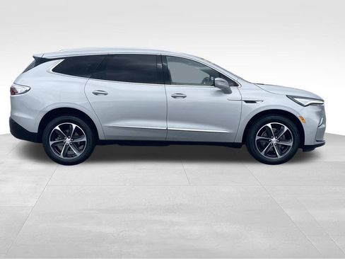 Used 2022 Buick Enclave Essence w/ Sport Touring Edition image 2