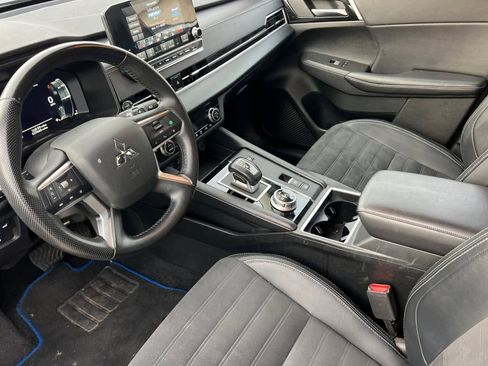 Used 2024 Mitsubishi Outlander SE image 12