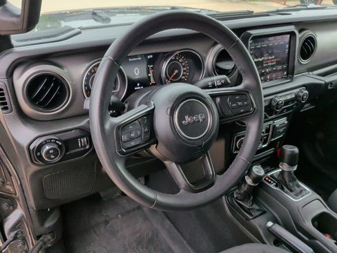 Used 2023 Jeep Gladiator Sport AWD/4WD image 14