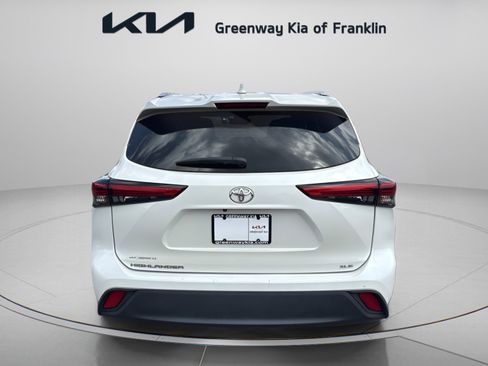 Used 2021 Toyota Highlander XLE FWD image 6