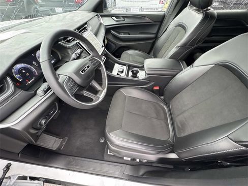 New 2025 Jeep Grand Cherokee L Altitude image 24