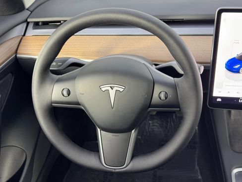 Used 2023 Tesla Model 3 Standard Range image 17