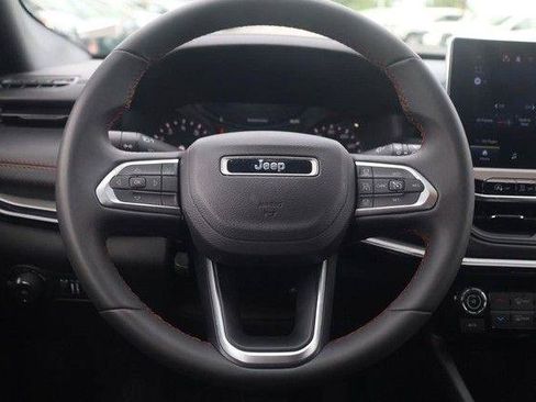 Used 2025 Jeep Compass Trailhawk AWD/4WD image 8
