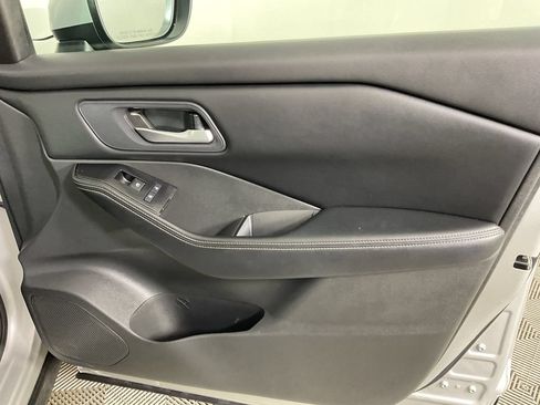 Used 2024 Nissan Rogue SV FWD image 23