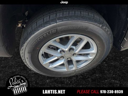 New 2025 Jeep Grand Cherokee Laredo X w/ Luxury Tech Group I image 9