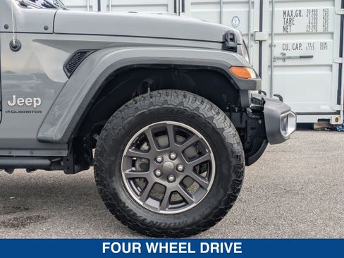 Used 2023 Jeep Gladiator Overland AWD/4WD image 12