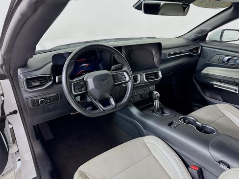 Used 2024 Ford Mustang Premium image 9