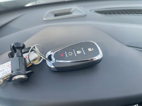 Used 2025 Chevrolet Trax LT w/ LT Convenience Package image 21