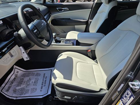 New 2026 Kia Sportage EX FWD image 7