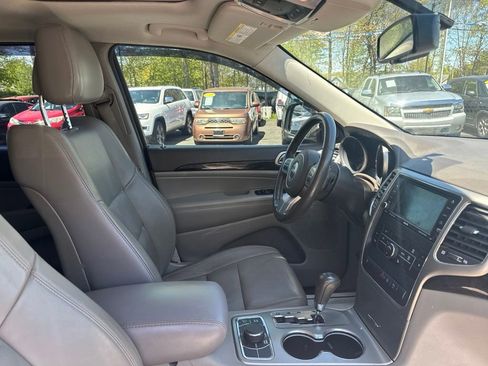 Used 2011 Jeep Grand Cherokee Laredo AWD/4WD image 35