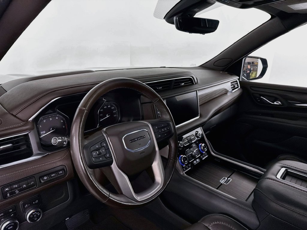 Used 2021 GMC Yukon XL Denali w/ Denali Premium Package AWD/4WD image 4