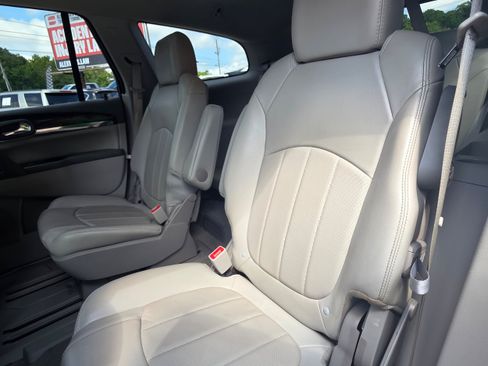 Used 2017 Buick Enclave Leather FWD image 18