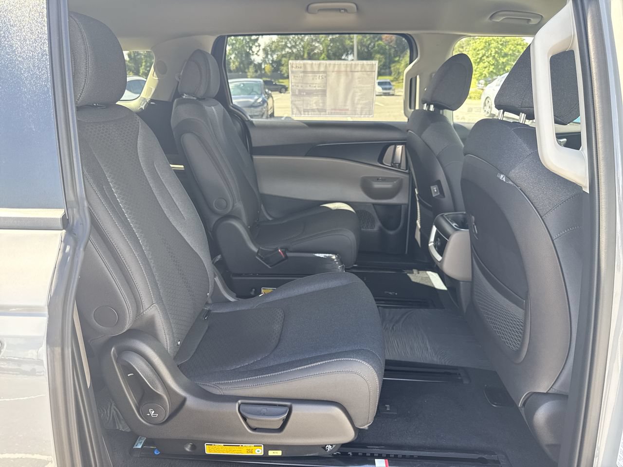 New 2027 Kia Carnival LX FWD image 28