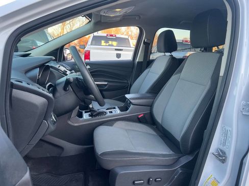 Used 2017 Ford Escape SE image 9
