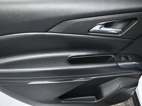 Used 2025 Chevrolet Traverse LT image 19