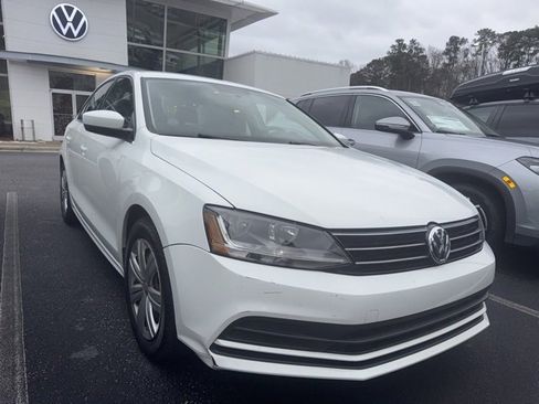 Used 2017 Volkswagen Jetta S image 2