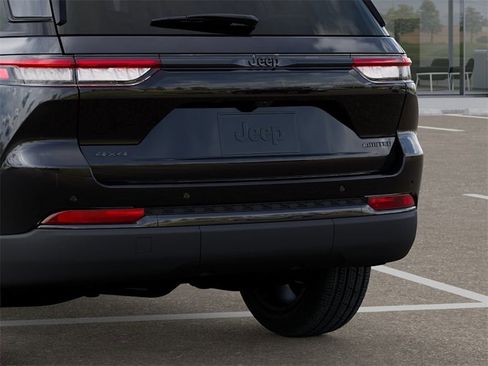 New 2025 Jeep Grand Cherokee Limited image 13