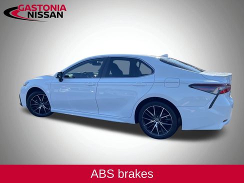 Used 2022 Toyota Camry SE image 9