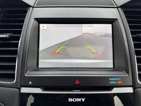 Used 2017 Ford Taurus SHO image 21