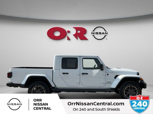 Used 2020 Jeep Gladiator Overland w/ Cold Weather Group image 4