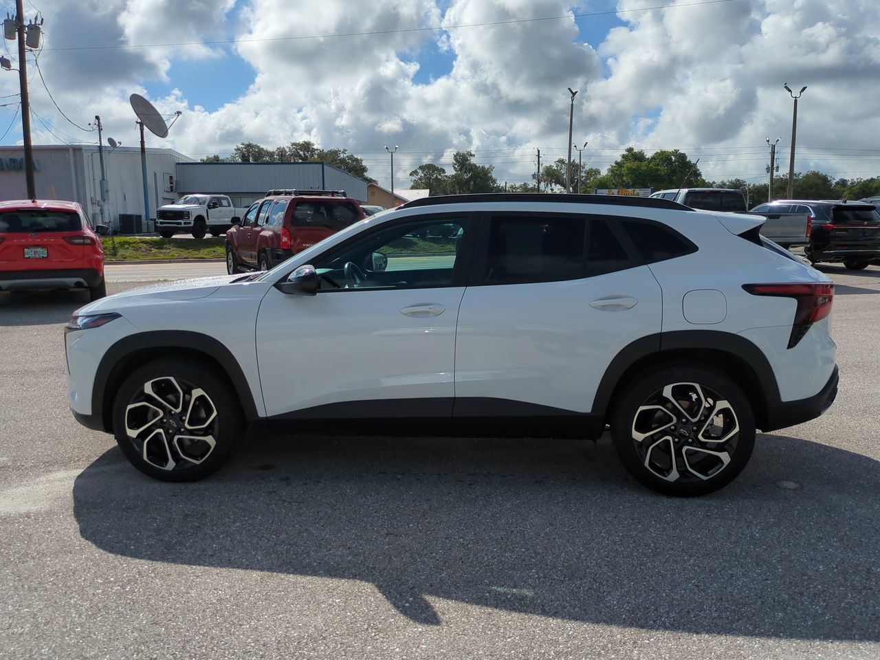 Used 2024 Chevrolet Trax RS w/ Sunroof Package FWD image 7
