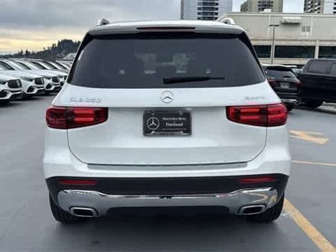 Used 2025 Mercedes-Benz GLB 250 4MATIC image 6
