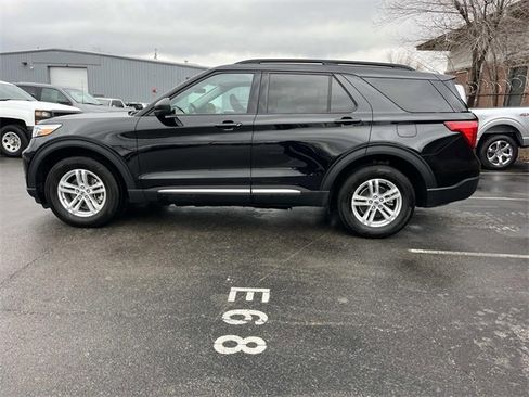Used 2023 Ford Explorer XLT image 6