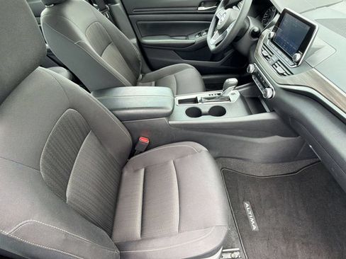 Used 2025 Nissan Altima 2.5 SV FWD image 26