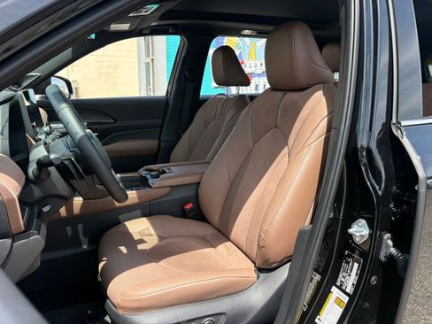 Used 2025 Toyota Grand Highlander AWD Hybrid image 9