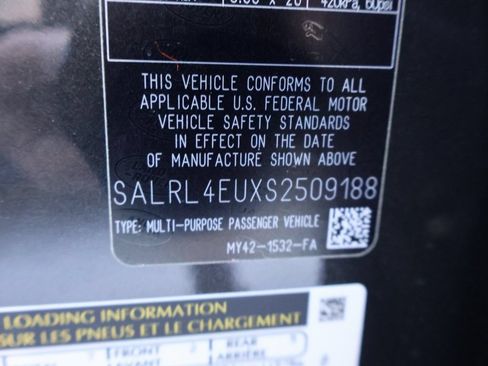 Used 2025 Land Rover Discovery Dynamic SE AWD/4WD image 43