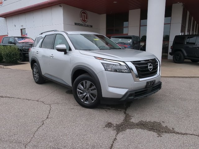 Used 2025 Nissan Pathfinder SV AWD/4WD image 3