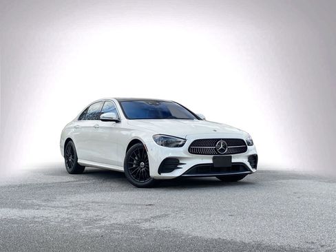 Used 2022 Mercedes-Benz E 450 E 450 w/ Driver Assistance Package image 2