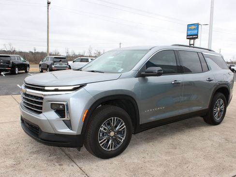 New 2026 Chevrolet Traverse LT w/ Enhanced Driving Package image 4