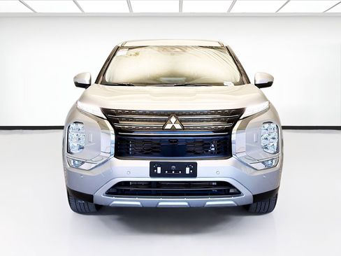 Used 2024 Mitsubishi Outlander SE image 2