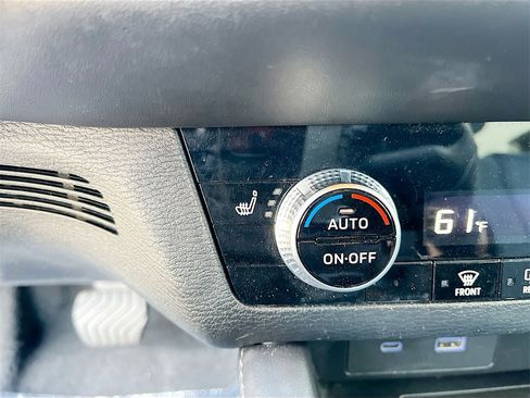 Used 2024 Mitsubishi Outlander AWD image 27