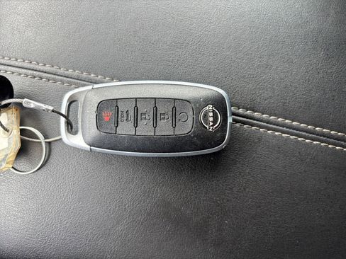 Used 2025 Nissan Pathfinder SV image 21