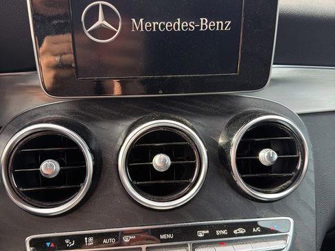 Used 2019 Mercedes-Benz GLC 300 4MATIC image 16