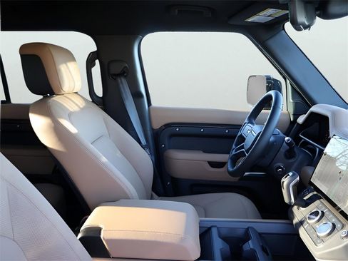 New 2026 Land Rover Defender 130 X-Dynamic SE image 8